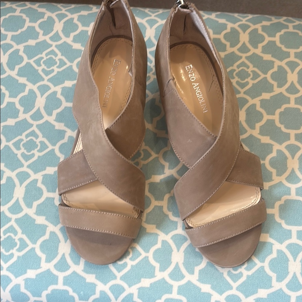 Enzo Angiolini Tan Heeled Shoes with Sophisticated Design